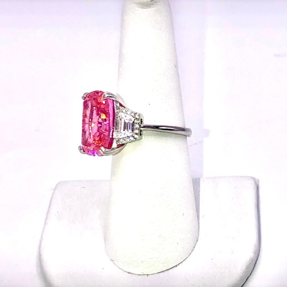 Oval, Round & Baguette Cut Pink & White Diamond Ring - Picture 8 of 16